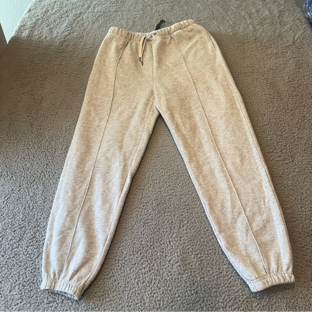 Vuori  Woman’s Restore Sweatpant Size M Color Color: Light Heather Grey VW4205